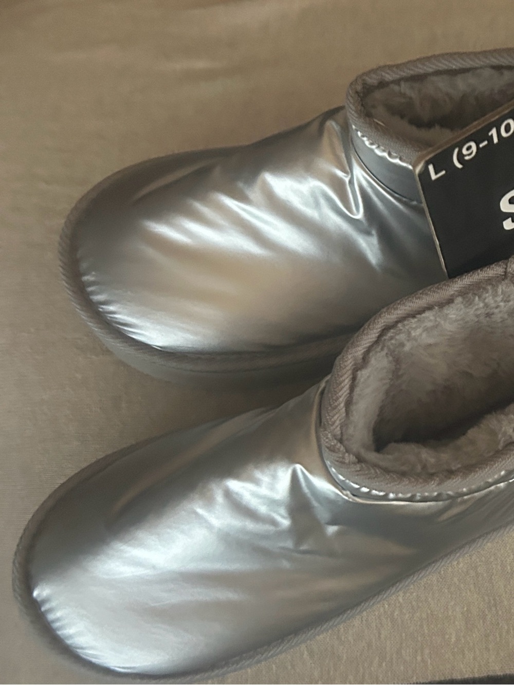 Steve Madden Sonic, Metallic Silver Puffer Ankle Boots size L 9/10
